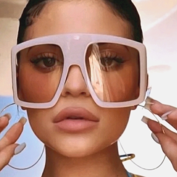 🤍White & Tea Visor Sunglasses🤍 - Picture 7 of 8